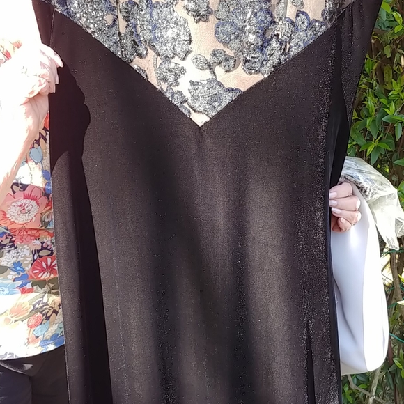 Sz 14 black evening gown - Picture 3 of 4